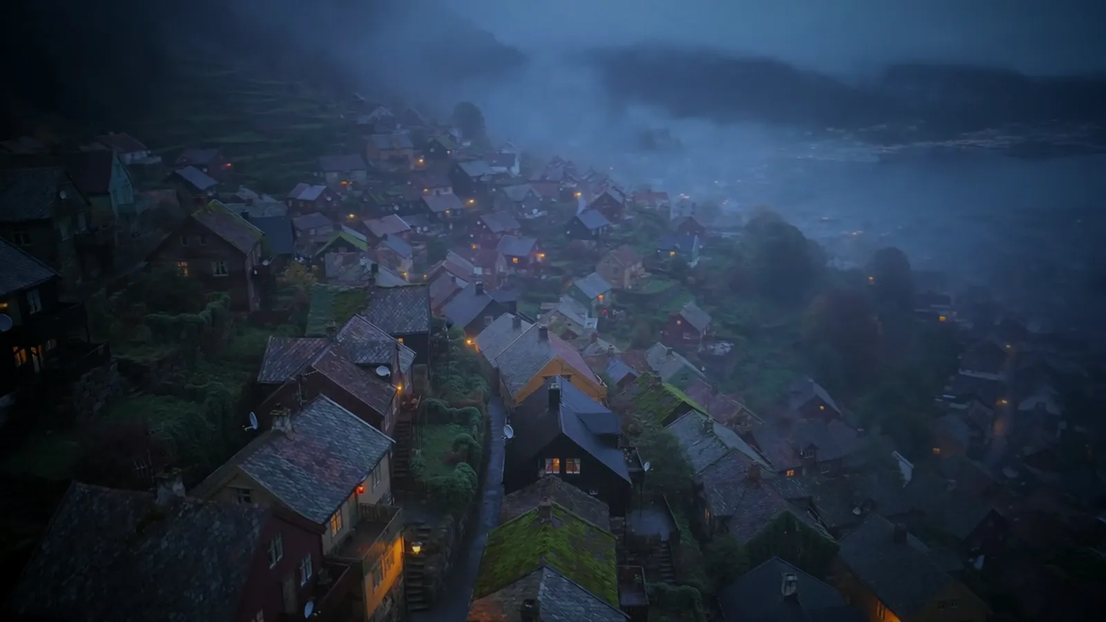 AI 生成的霧中山城