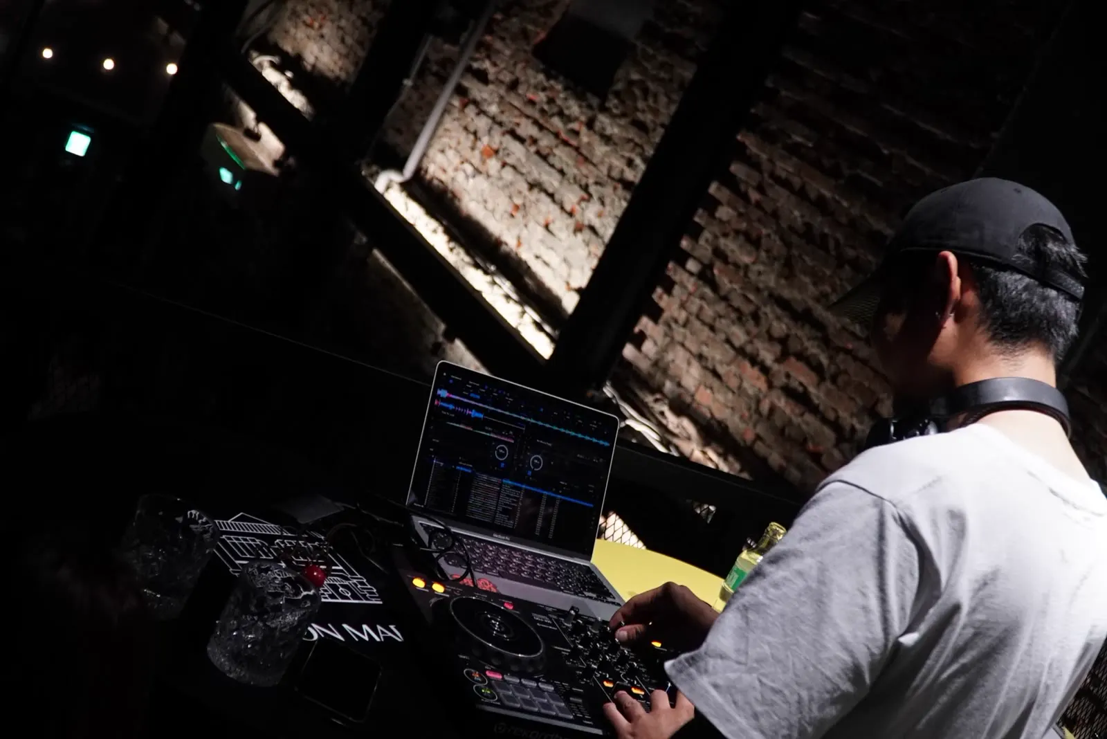 Ruins Bar 包場活動的 DJ